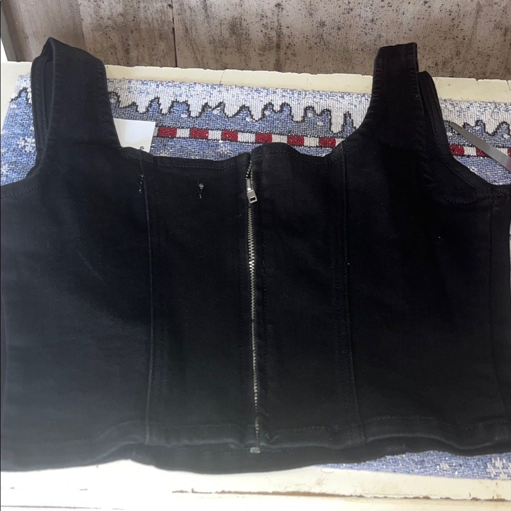 NWT Forever 21 Black Crop Top with zipper in back - Picture 2 of 3